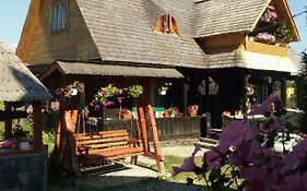 Complex Traditional Casuta Bunicilor-Breb