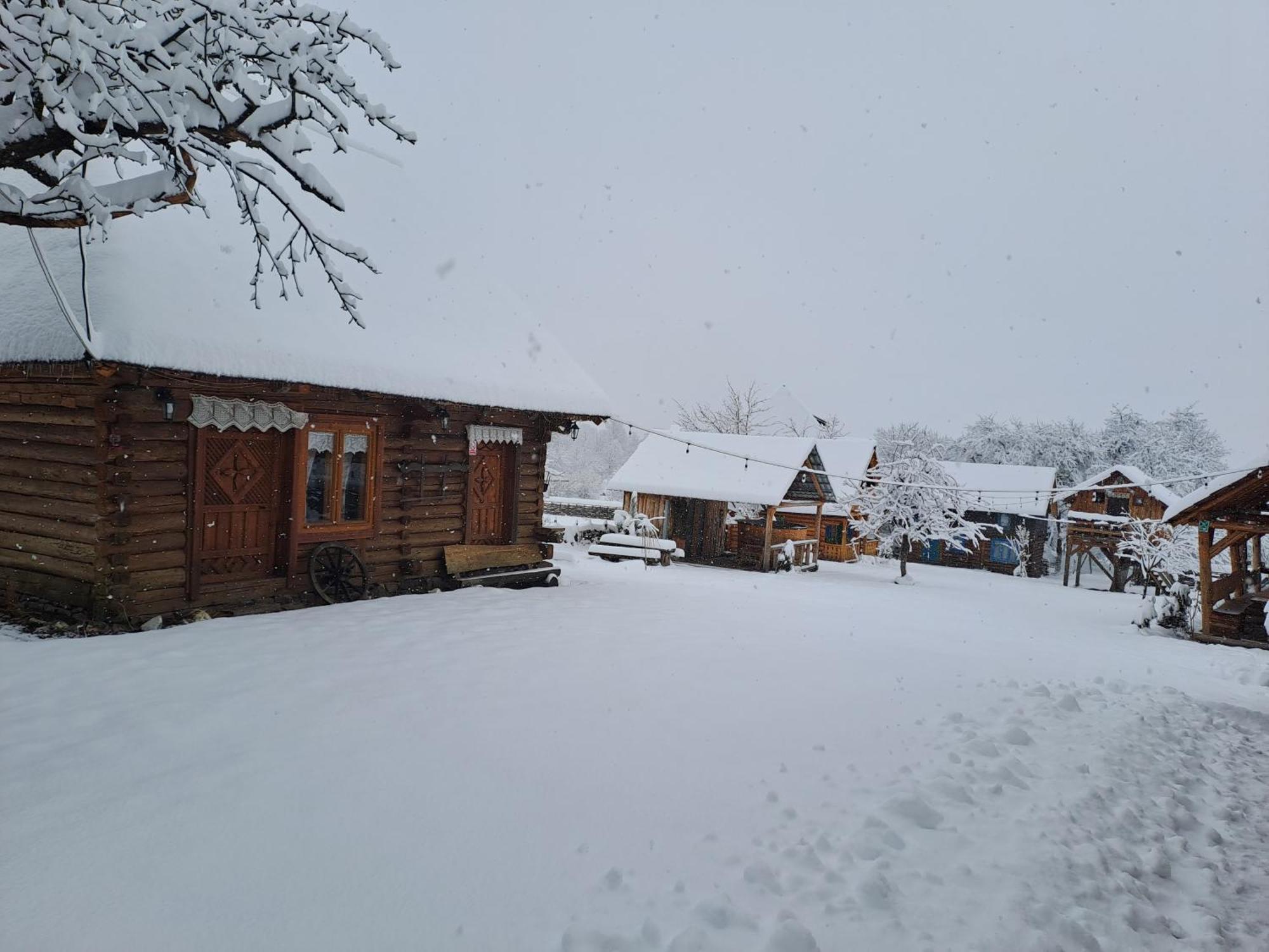 Complex Traditional Casuta Bunicilor-Breb Chambre photo